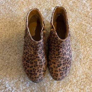 Booties Size 9 Toddler - worn once - Cat & Jack